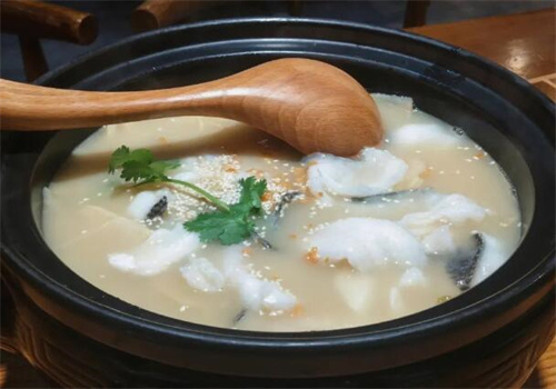 川嬢嬢酸菜魚米飯