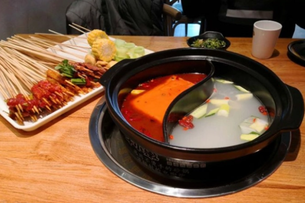 牛小嫩串串香火鍋