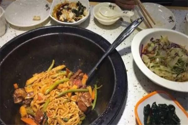杜記鐵鍋燜面