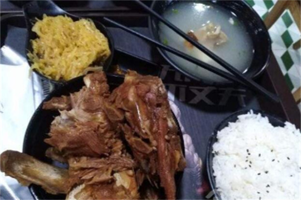 小豬哥排骨飯