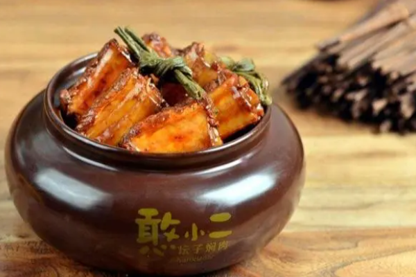 憨小二壇子燜肉快餐加盟
