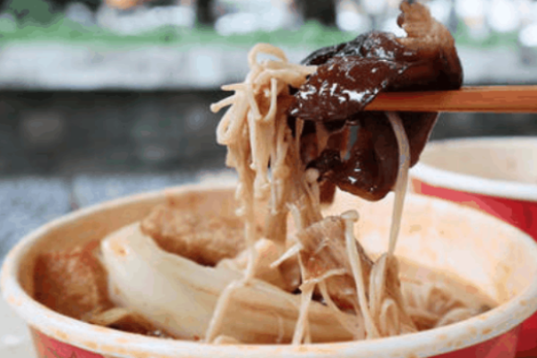 食伍藝鹵味麻辣燙加盟