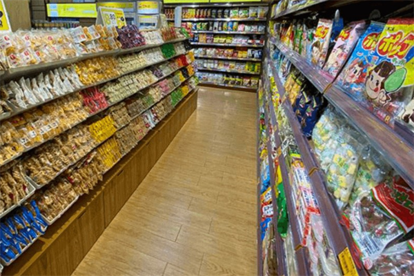 零食倉儲折扣店