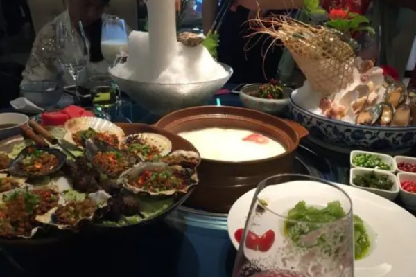 銀灘鮑魚(yú)火鍋加盟