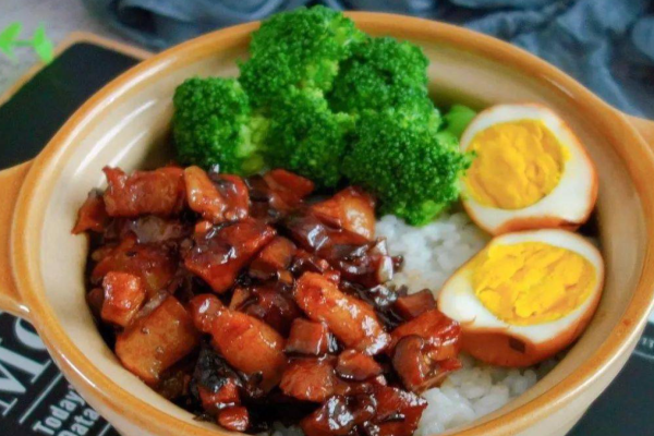 周先森紅燒肉搗椒飯加盟