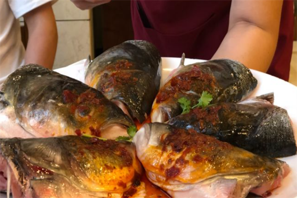 明香魚(yú)頭火鍋加盟