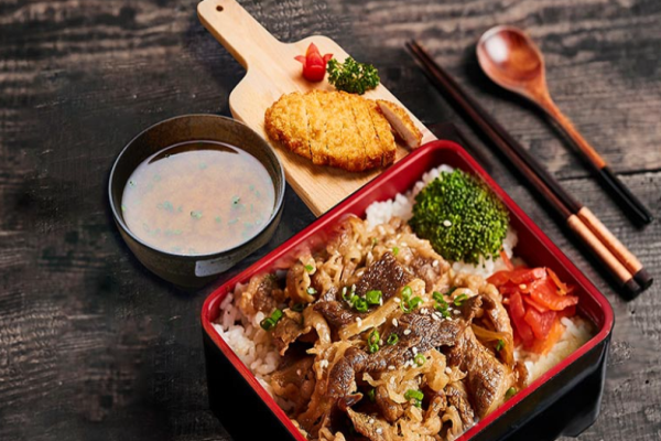 櫻食家日式簡(jiǎn)餐加盟