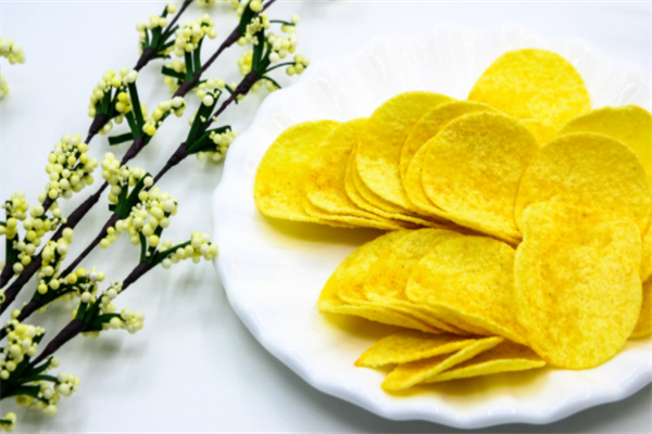 美嘴鋪?zhàn)?塊9零食店加盟