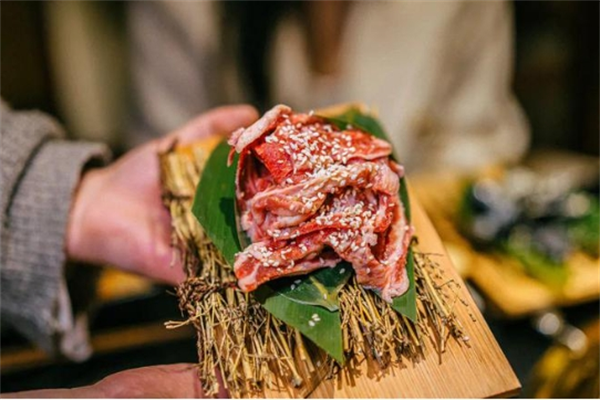 谷焱大牛炭火燒肉加盟