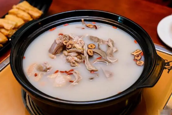 祥記養(yǎng)生火鍋加盟