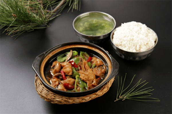柴師傅黃燜雞米飯加盟