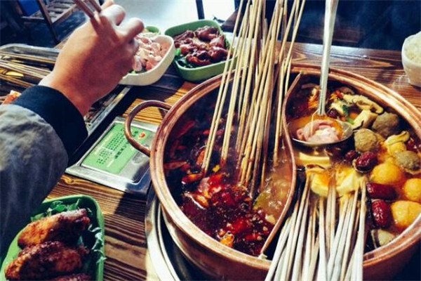 小郡肝銅罐串串火鍋加盟