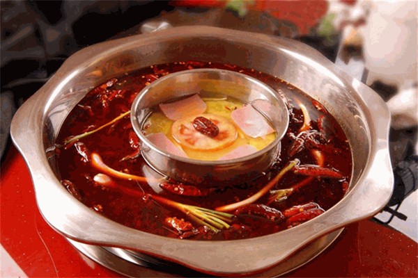 鄰江畔火鍋
