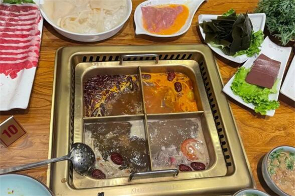 海山農(nóng)莊四季火鍋加盟