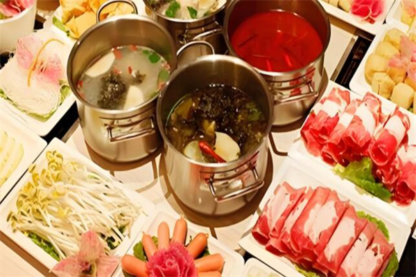 佰味撈旋轉(zhuǎn)小火鍋加盟