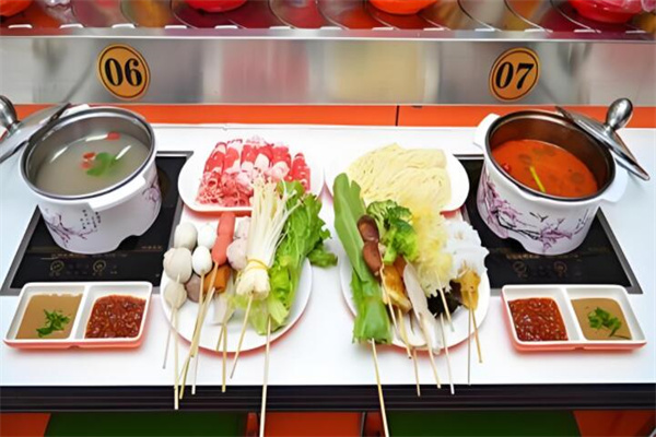 佰味撈旋轉(zhuǎn)小火鍋加盟