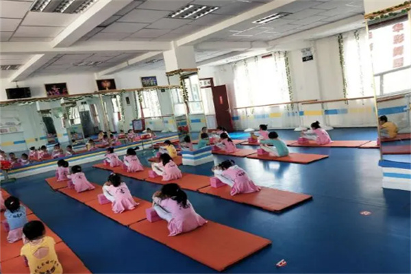 華彩少兒藝術培訓加盟
