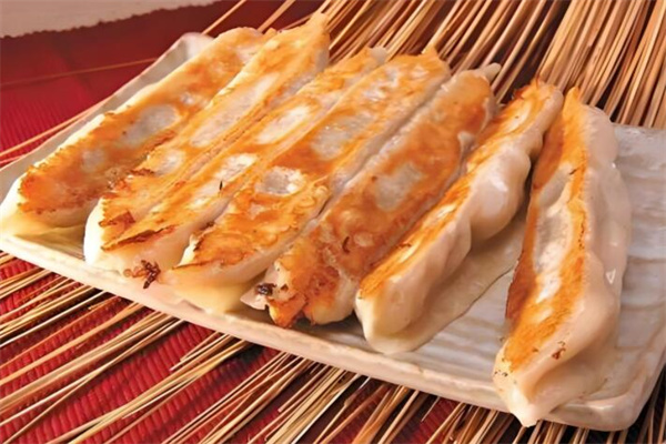 梁記一品鍋貼煲仔飯加盟