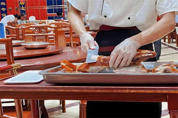 何王府北京烤鴨加盟