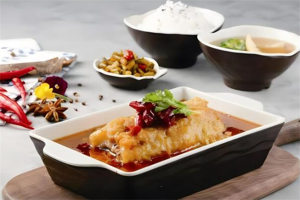 鮮辣婆無骨烤魚飯加盟