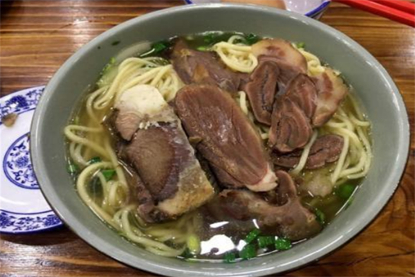 百奪牛肉面