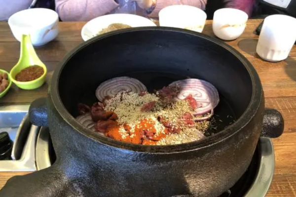 西北狼龜鍋烤肉加盟