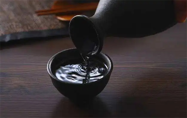黑罐子酒業(yè)加盟