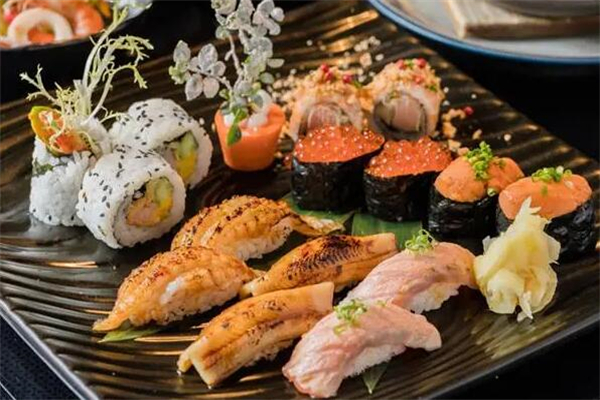 日月與卿日料店加盟
