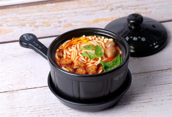 壹午壹食砂鍋土豆粉加盟