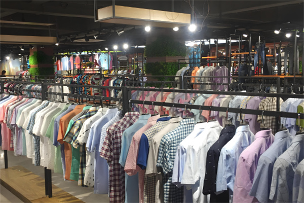 國際服裝品牌服裝折扣店加盟
