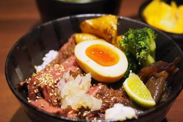 特府神牛燒肉飯加盟