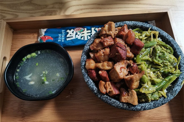 炅爸擂椒拌飯