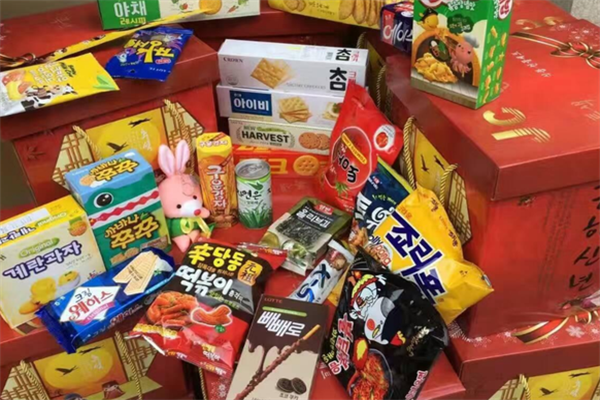 白藍(lán)鯨零食店加盟
