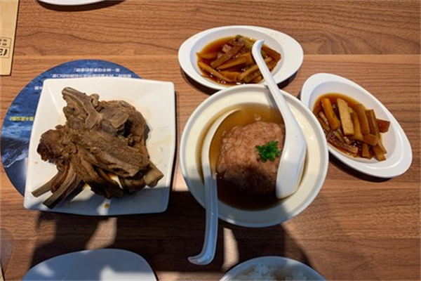 133獅子頭排骨飯加盟