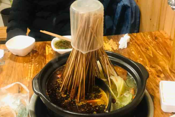 憨叁砂鍋串串加盟