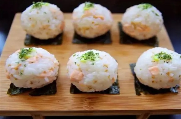 彩虹手抓木桶飯團(tuán)加盟