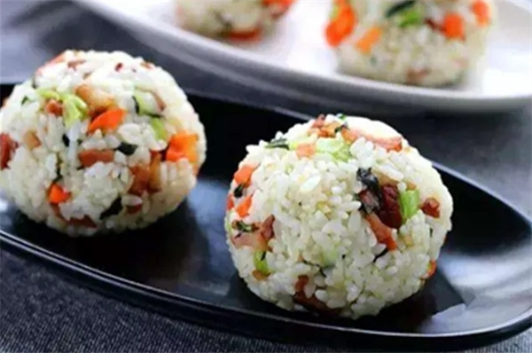 彩虹手抓木桶飯團(tuán)加盟