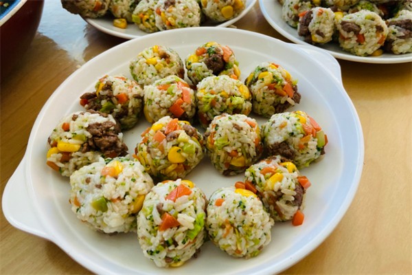 初三飯團(tuán)