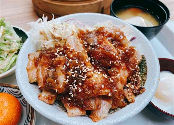 井吞大碗燒肉丼飯加盟
