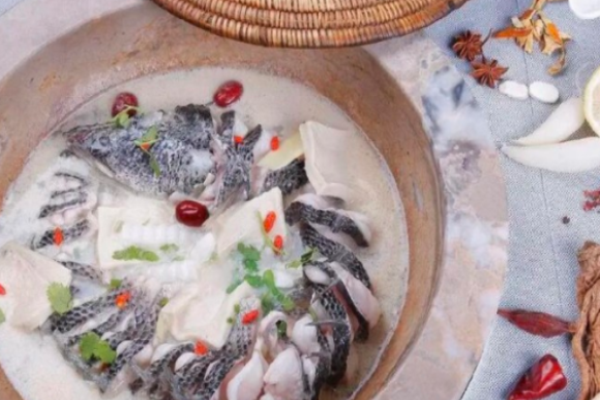 鮮戀蒸汽石鍋魚(yú)火鍋加盟