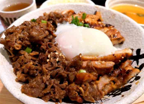 井吞大碗燒肉丼飯加盟