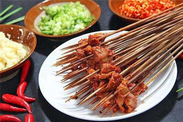 饞一口串串香加盟