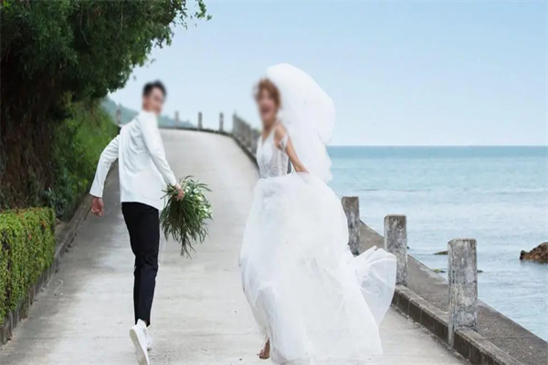 王開(kāi)婚紗攝影加盟