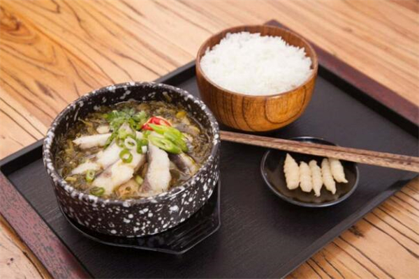 ?魚小嫩酸菜魚米飯加盟