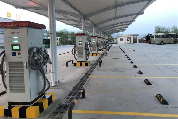 易事特電動(dòng)汽車(chē)加電站加盟