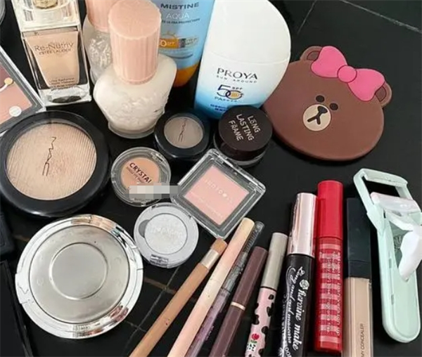 莎爾娜化妝品加盟費多少錢？