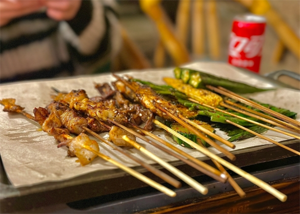 加盟夜時(shí)光燒烤要多少錢？開店輕松賺錢的秘密！