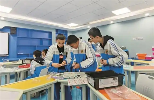 愛創(chuàng)家創(chuàng)客教育加盟