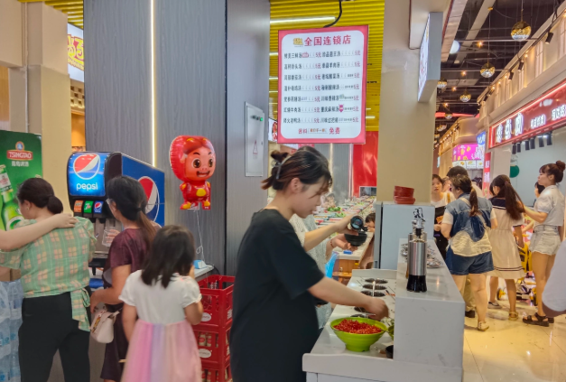 尚百味旋轉(zhuǎn)小火鍋加盟