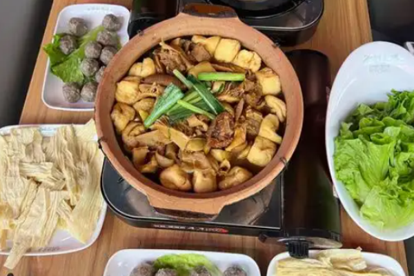 火正宮現(xiàn)燉牛腩煲加盟